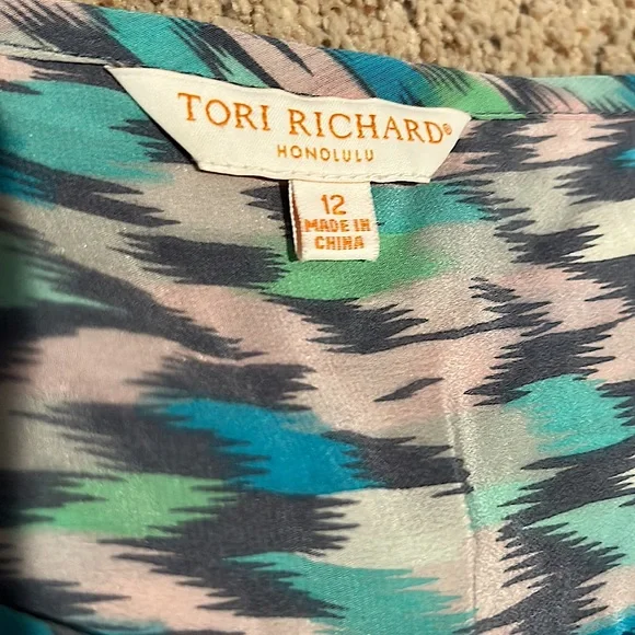Tori Richard Beautiful 100% Silk Blouse Shirt Top **Size 12** - Picture 5 of 5